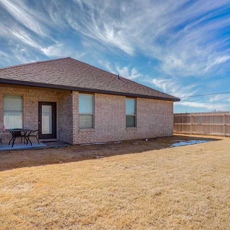 Entire House~ Spacious~ Prime Location~ Backyard ลับบ็อก ภายนอก รูปภาพ