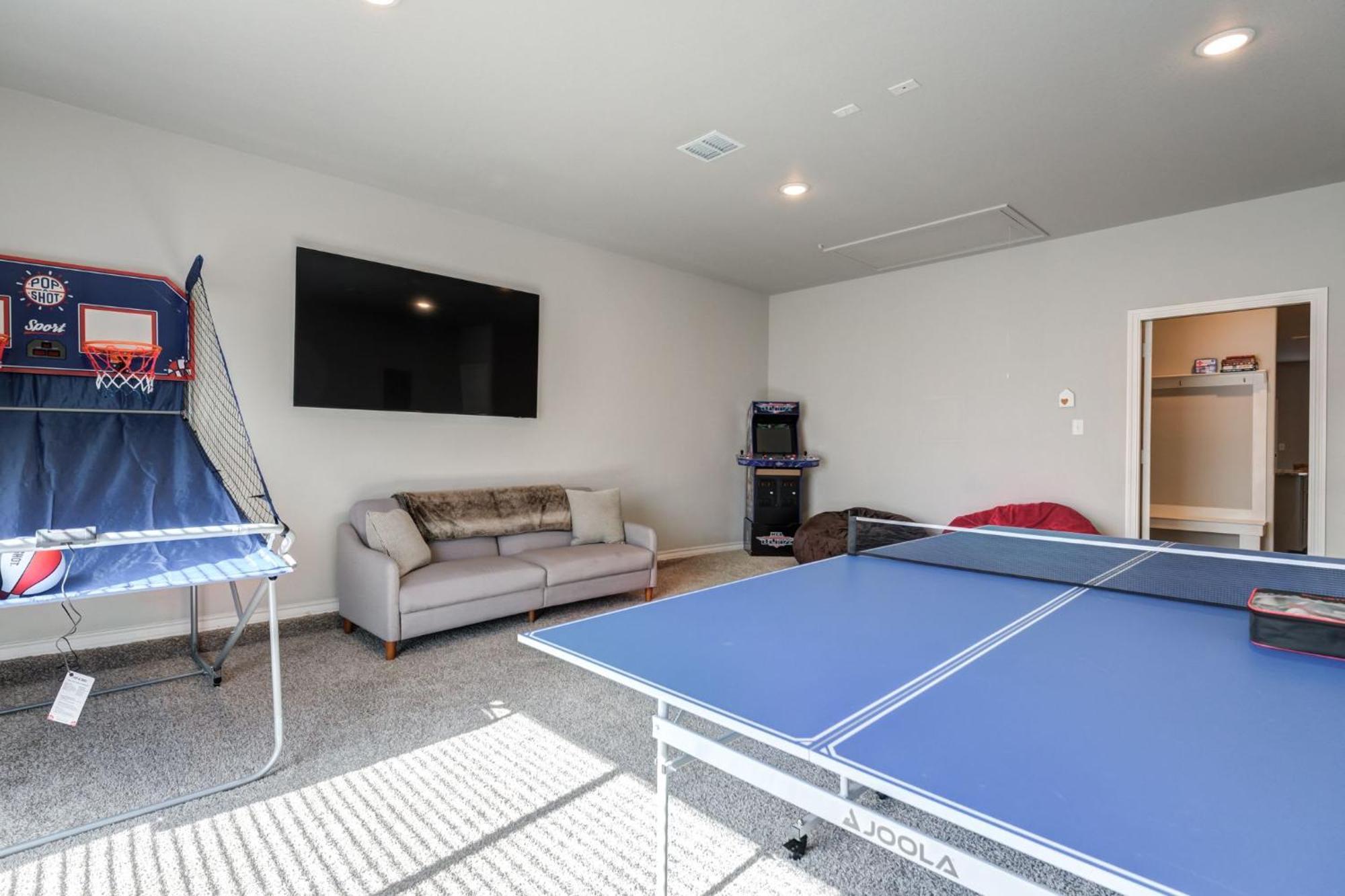 Entire House~ Spacious~ Prime Location~ Backyard ลับบ็อก ภายนอก รูปภาพ