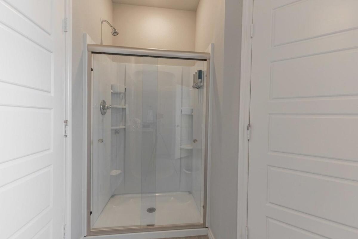 Entire House~ Spacious~ Prime Location~ Backyard ลับบ็อก ภายนอก รูปภาพ